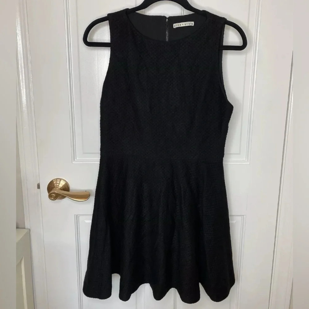 alice + olivia black sleeveless scoop neck dress LBD Fully Lined Gorgeou… - Picture 7 of 11